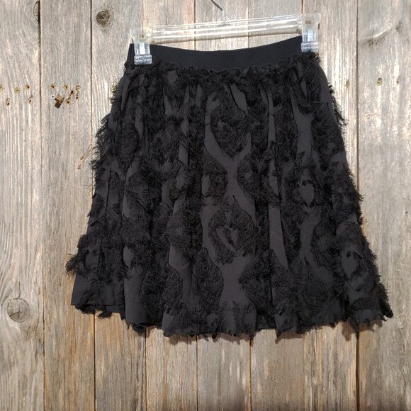 H&M Women's 4 Black Mini Flippy Swing Skirt Pull On Fringe Fuzzy Feather - Picture 3 of 4